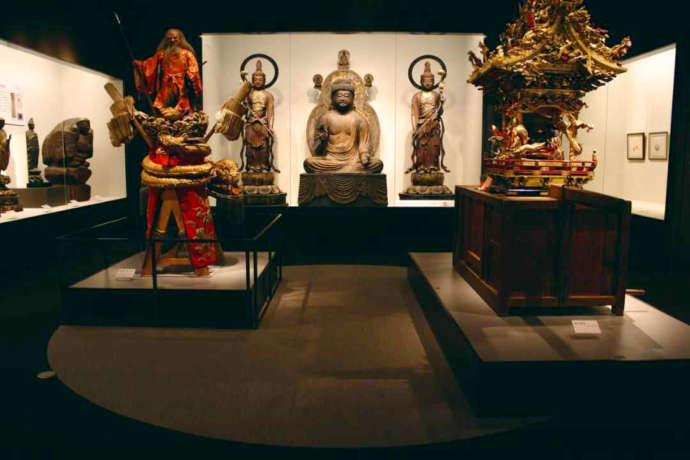 2階展示室「祈りと文化」に展示してある寺社の宝物