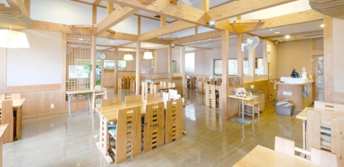 「道の駅 飯高駅（いいたかえき）」に併設された地域食材レストラン「レストランいいたか」の内部
