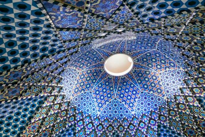 INAXライブミュージアムの「世界のタイル博物館」にあるイスラームのタイル張りドーム天井