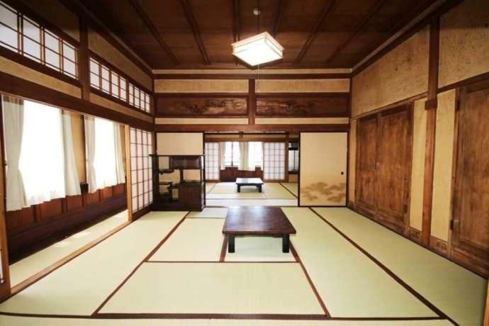 「旧石川組製糸西洋館」本館2階の和室内部の様子