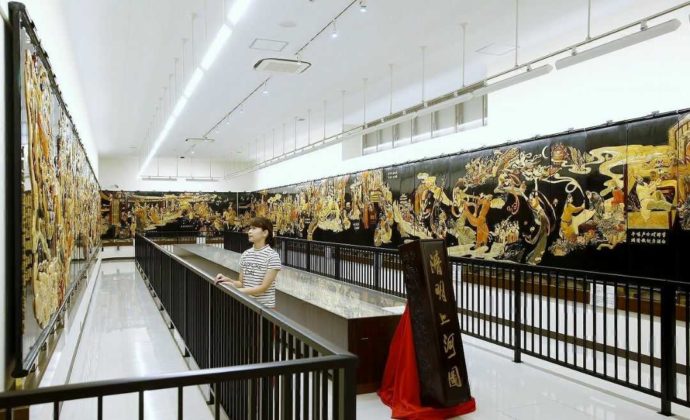 象牙と石の彫刻美術館の大型彩石象嵌屏風「楊貴妃」