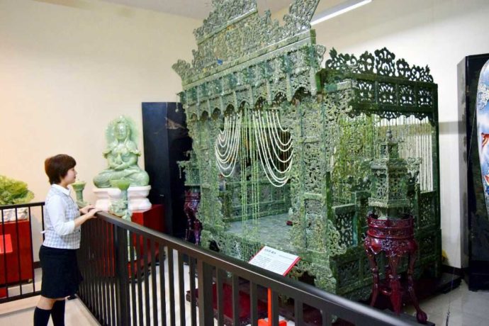 象牙と石の彫刻美術館に所蔵されている玉翡翠寝台