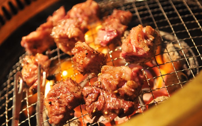 伊藤課長神田東口店で食べられる炭火焼のお肉