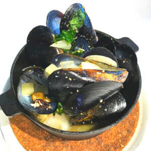 糸島レストランアムールのムール貝の白ワイン蒸し