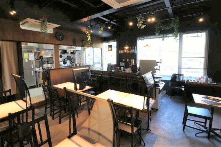 糸島レストランアムールのテーブル席