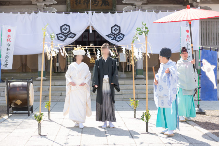 厳島神社の神前結婚式における申込予約や衣装について