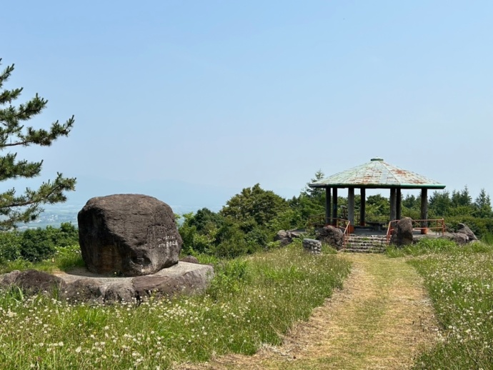 北海道・岩内町にある「円山展望台」の東屋（あずまや）