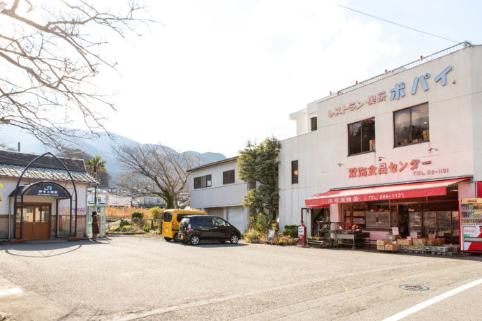 愛媛県伊予市の「海に恋する泊まれる喫茶店ポパイ」