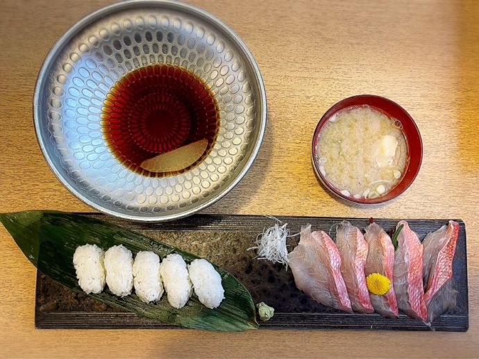 「お食事処 味正」で提供している「金目鯛のひきずり寿司」