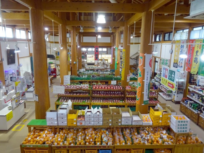 出水市にある「特産館いずみ」の内観写真