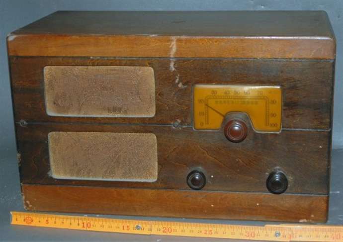 「日本ラジオ博物館」で収蔵される放送局型123号（臨時許容）型受信機