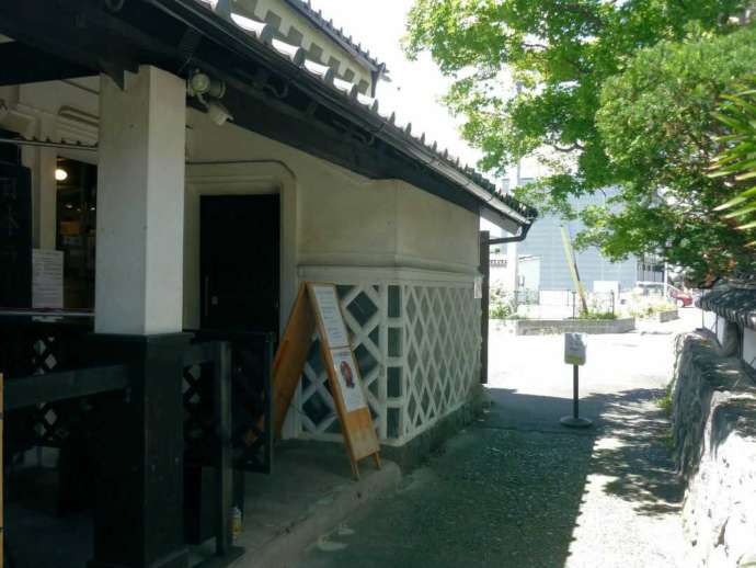 「日本ラジオ博物館」のエントランス付近外観