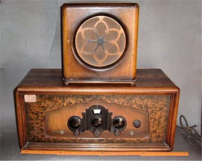 「日本ラジオ博物館」に収蔵されているシルバーライン2590A型受信機