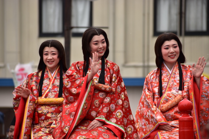 「千姫まつり」で着物姿をした3人の女性
