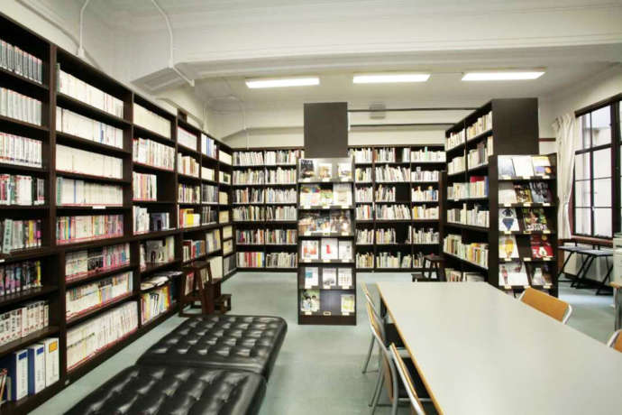 京都芸術センターの図書室