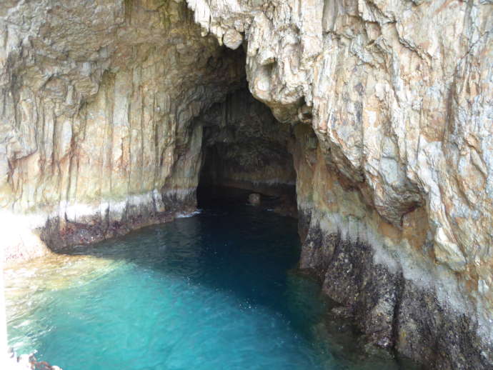 乙島の洞窟