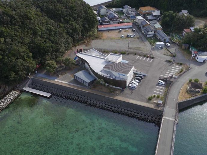 徳島県海部郡にある海洋自然博物館マリンジャムを上空から眺めた様子