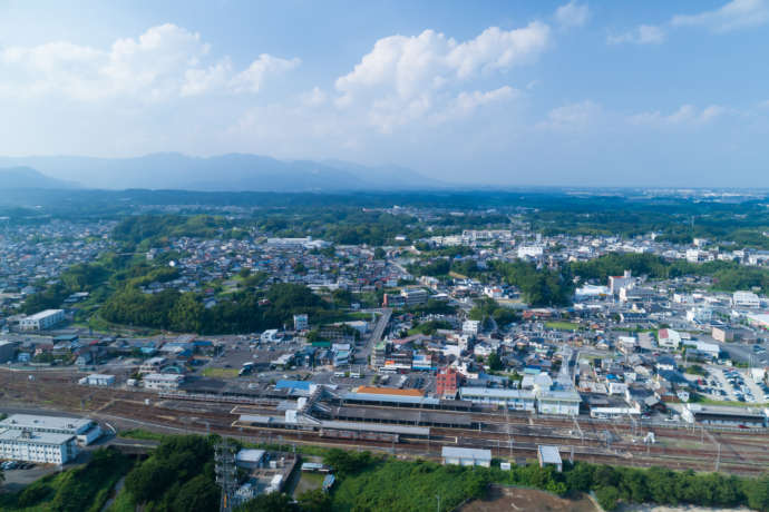 人口約49,000人が暮らす亀山市を空撮した写真