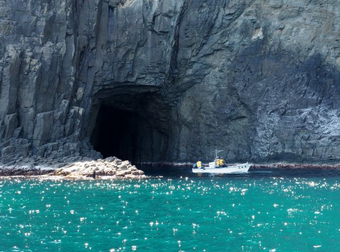 かすみ海上GEOTAXIで行くことができる洞門