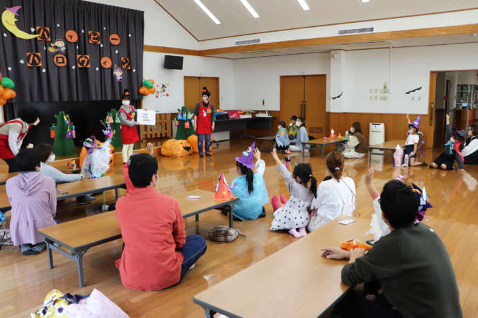 神河町の児童センターで開催しているハロウィンパーティの様子