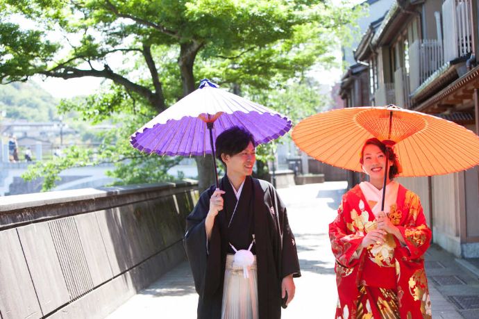 東茶屋街で結婚式の前撮りを行う金沢国際ホテル利用者