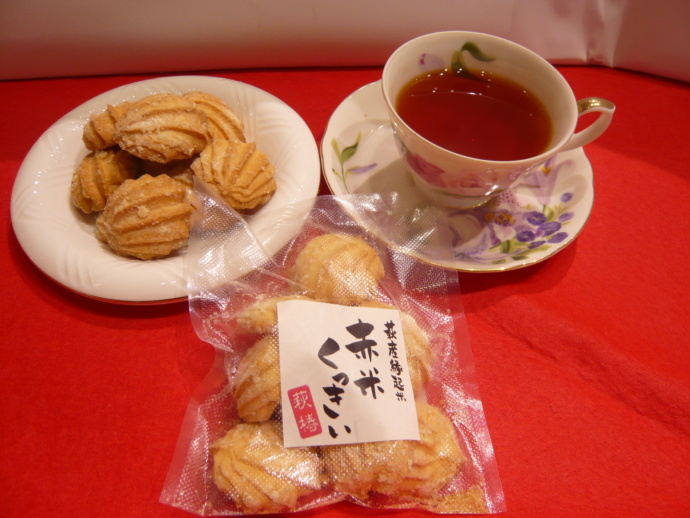 つわぶきの館で販売されている赤米クッキー