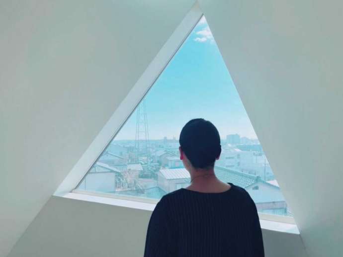 菅野美術館の三角窓からの眺め