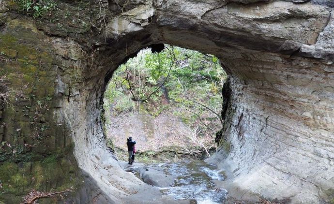 鹿野山自然学校のサバイバル体験で訪れることができる謎の滝スポット