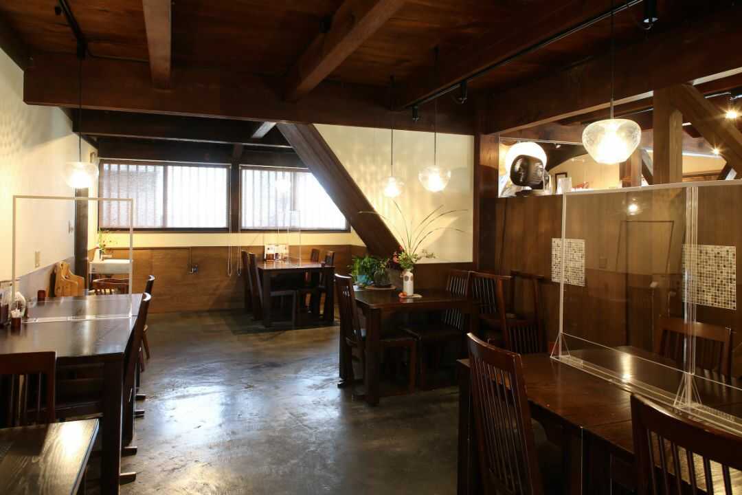 勘四郎の1階飲食スペース