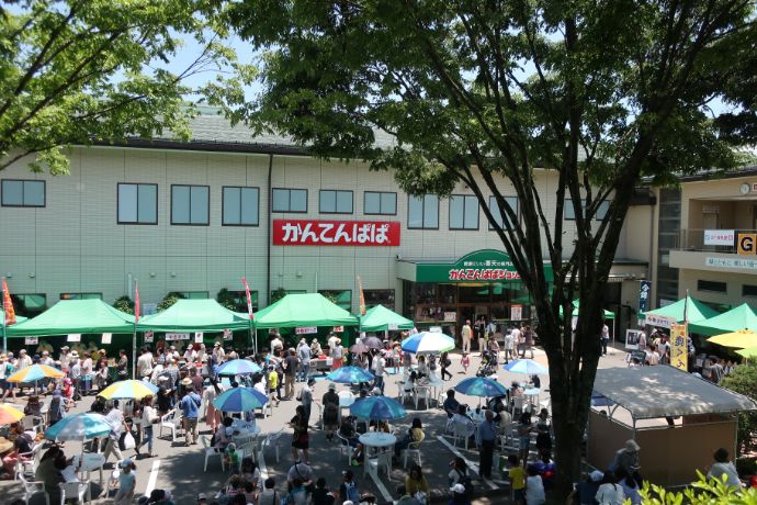 長野県伊那市の「かんてんぱぱガーデン」で毎年6月に開催される「かんてんぱぱ祭」