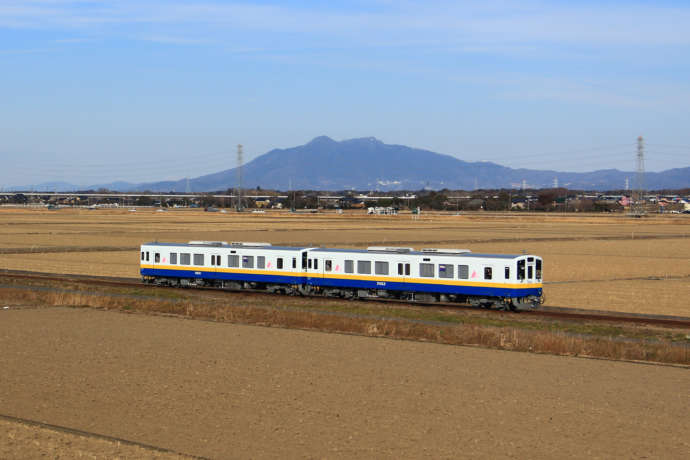 関東鉄道・常総線と筑波山の風景