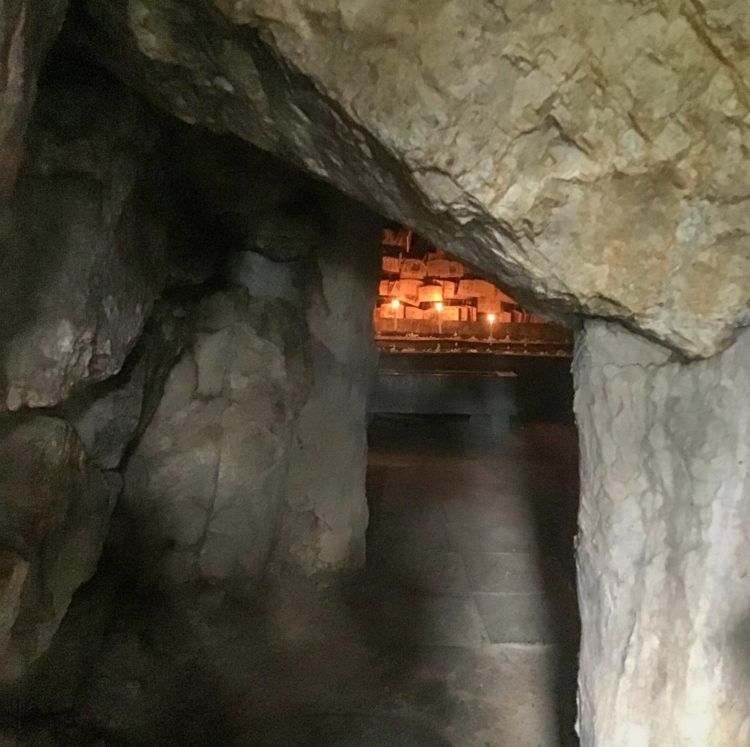 静岡県浜松市・浜名湖にある縁結びのご利益がある舘山寺の洞窟