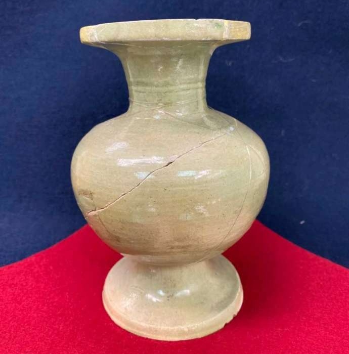 「鹿嶋市どきどきセンター」で展示中の中山遺跡出土の緑釉陶器華瓶