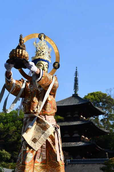 葛城市にある當麻寺　重要文化財「練供養」と国宝「東塔」