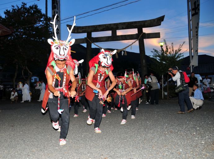 川根本町の徳山の盆踊「鹿ん舞」