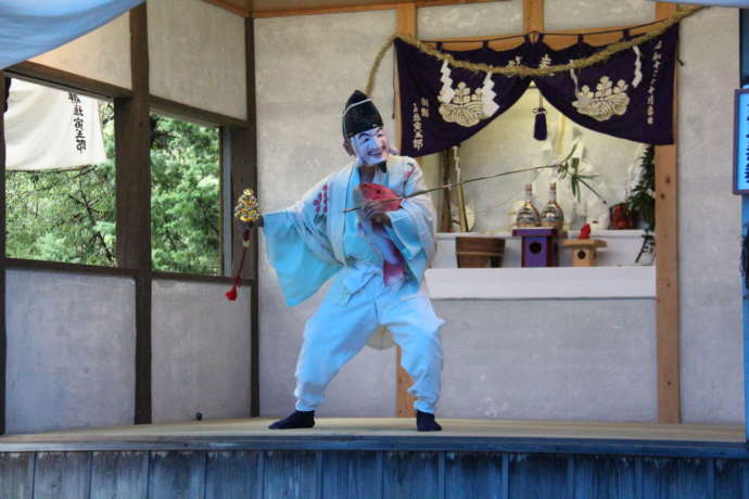 大鍋子守神社のお神楽で奉納される恵比寿舞