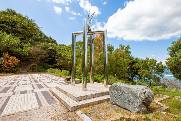 笠戸島家族旅行村にある幸せをよぶ鐘「四季の風鐘」