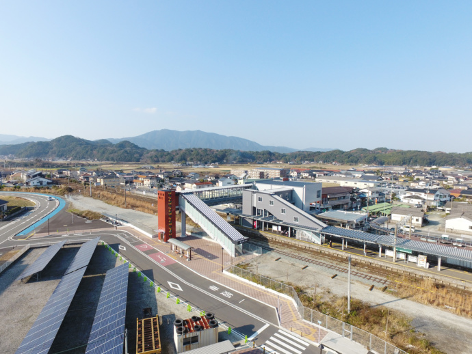 桂川駅と周辺の風景