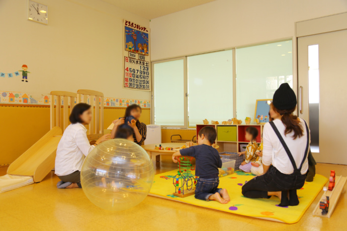 桂川町にある子育て支援センター「ひまわりのたね」のイベント風景