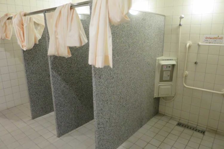 石川県健康の森オートキャンプ場のシャワー室