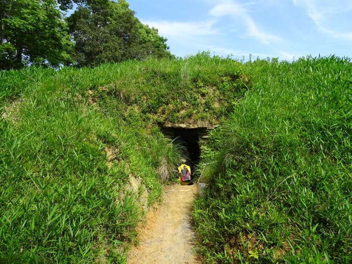 和歌山県立紀伊風土記の丘の古墳における横穴式石室入口