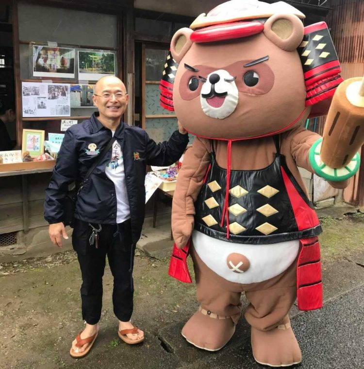 徳島県小松島市にある金長神社の金長神社を守る会で代表世話人を務めている服部宏昭さん