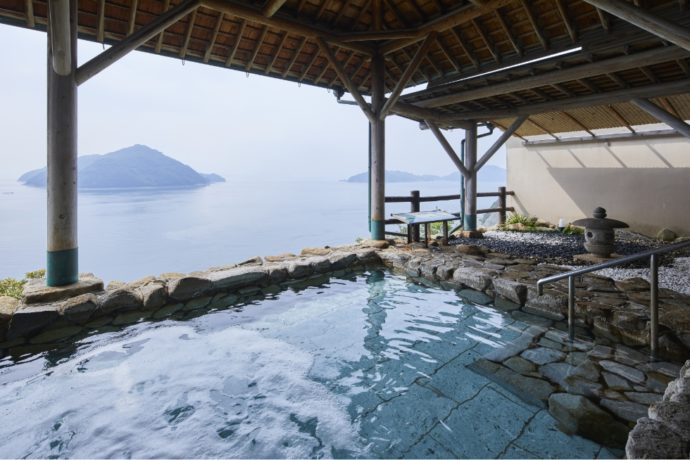 ホテル清風館の露天風呂から見える瀬戸内海の島