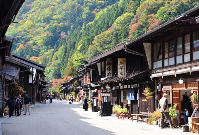 国指定の重要伝統的建造物群保存地区「中山道・奈良井宿」の街並み