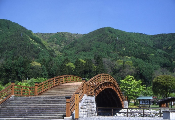 国指定の重要伝統的建造物群保存地区「中山道・奈良井宿」にかかる「木曽の大橋」