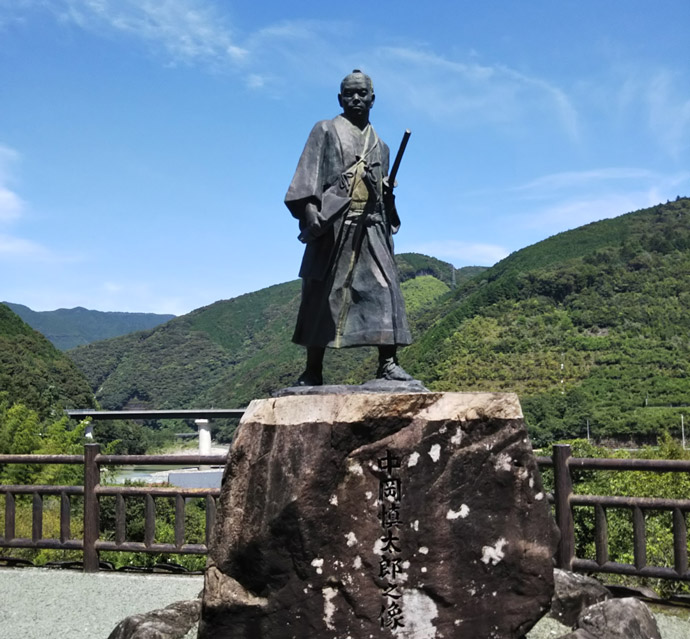 中岡慎太郎の銅像