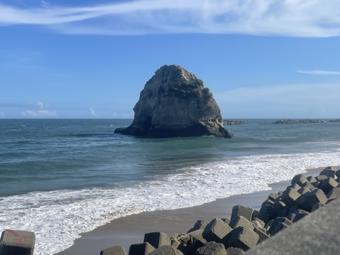 茨城県北茨城市の二ツ島にある大きい方の島