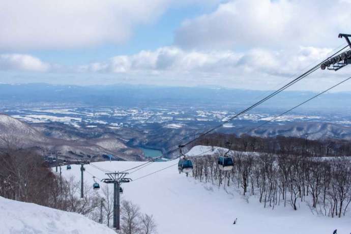スキー場からの雪景色