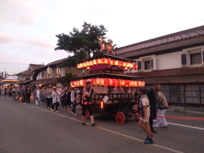 喜多方市の蔵のまちなみと祭りの写真