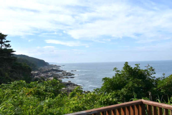 北侍浜野営場の横沼展望所から眺めた三陸海岸と太平洋